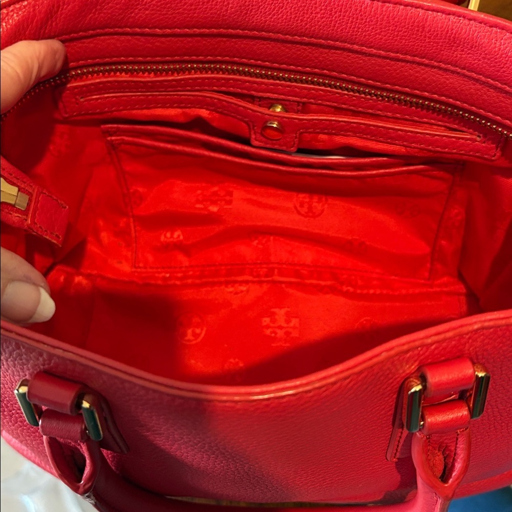 Tory Burch  Satchel  crossbody bag
Pebbled Leather  Red  front pocket, gold tone - Picture 17 of 17